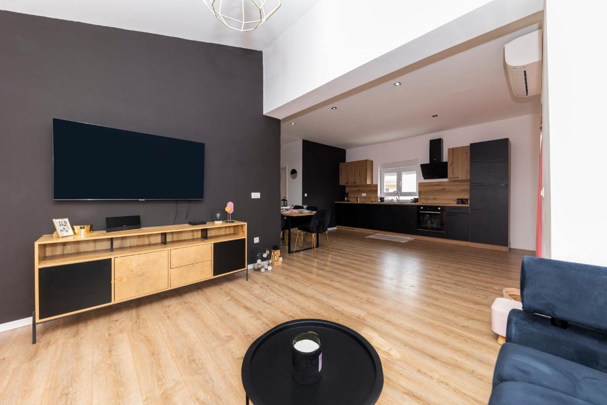 Apartment Fancy In Peaceful Area - *