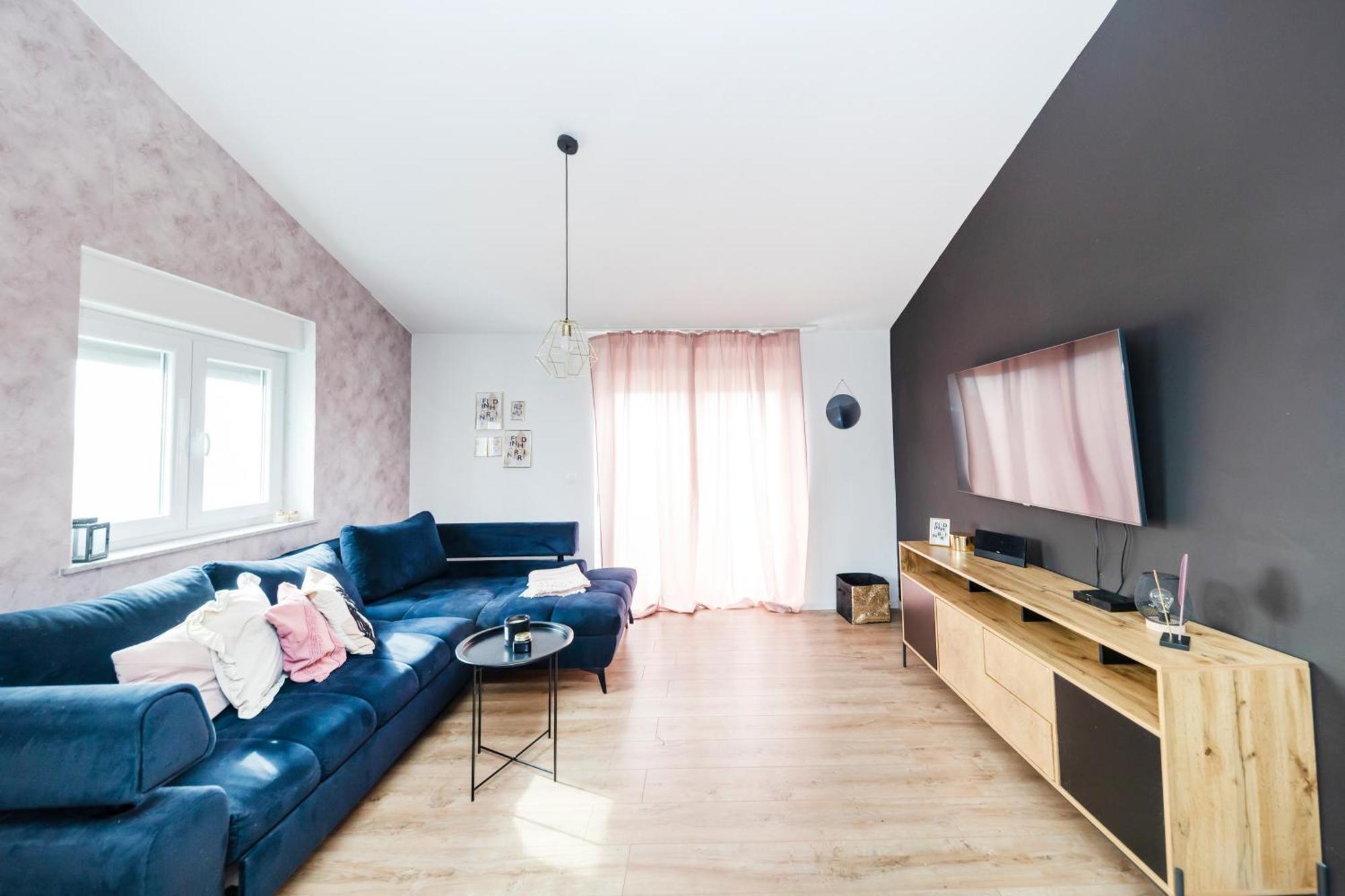 Fancy In Peaceful Area - Apartment *