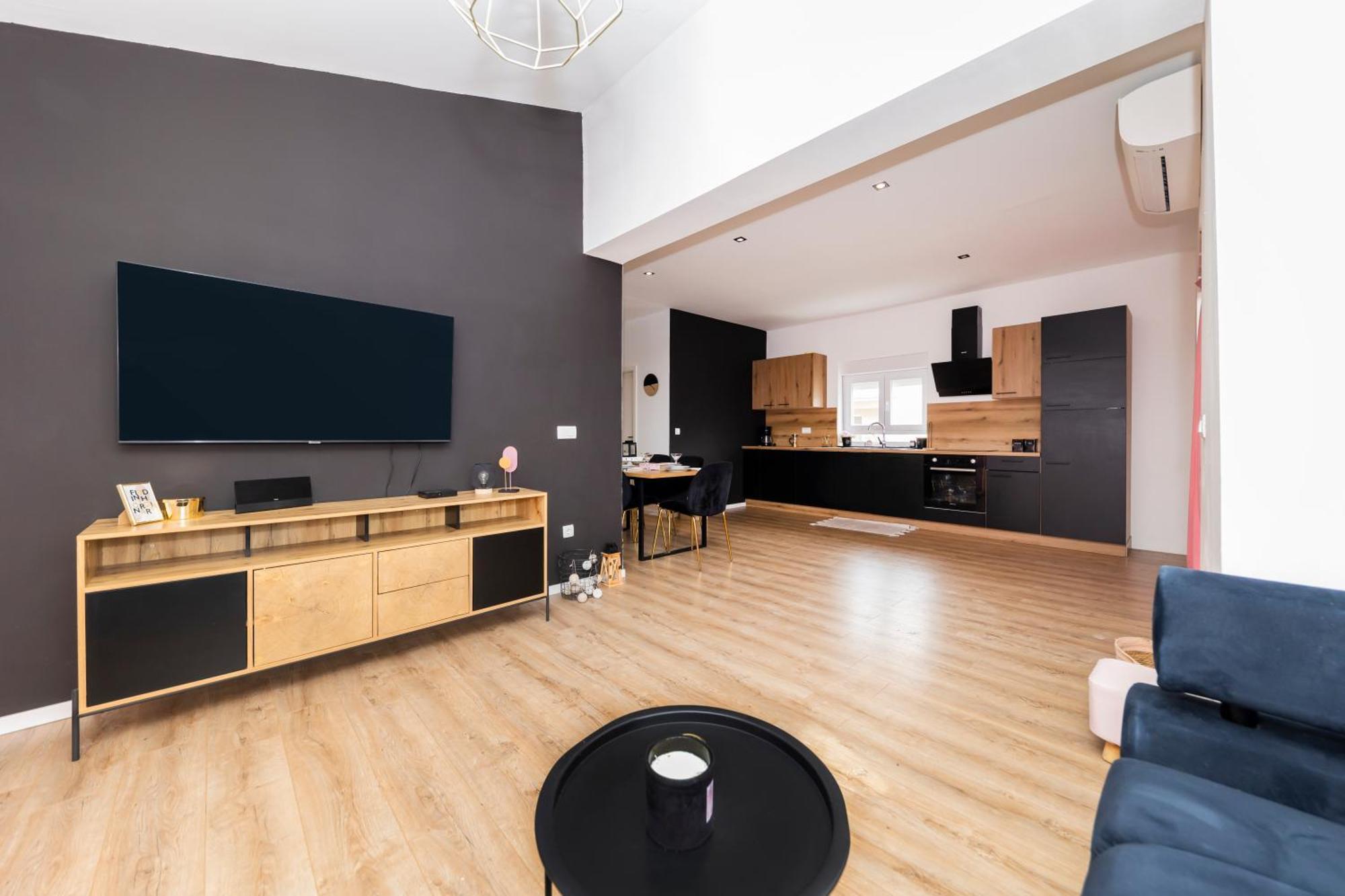Apartment Fancy In Peaceful Area - *
