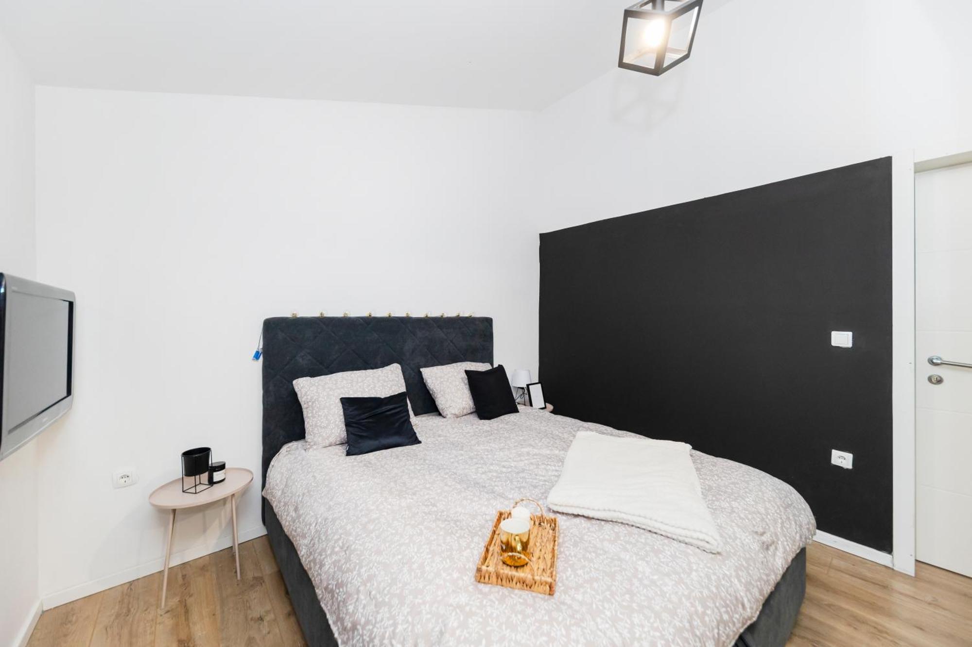 Apartment Fancy In Peaceful Area - *