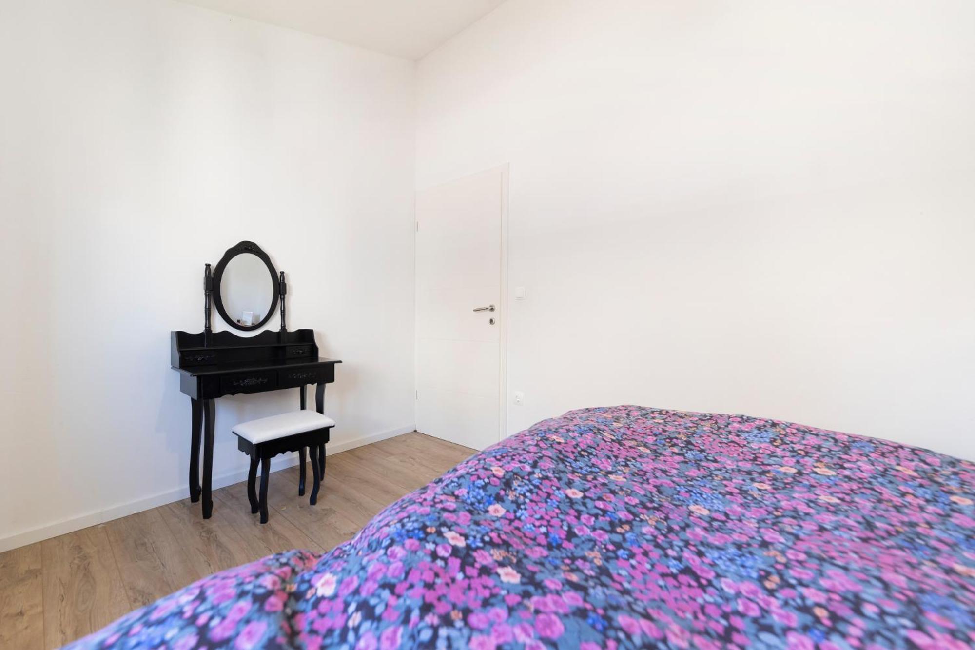 Fancy In Peaceful Area - *