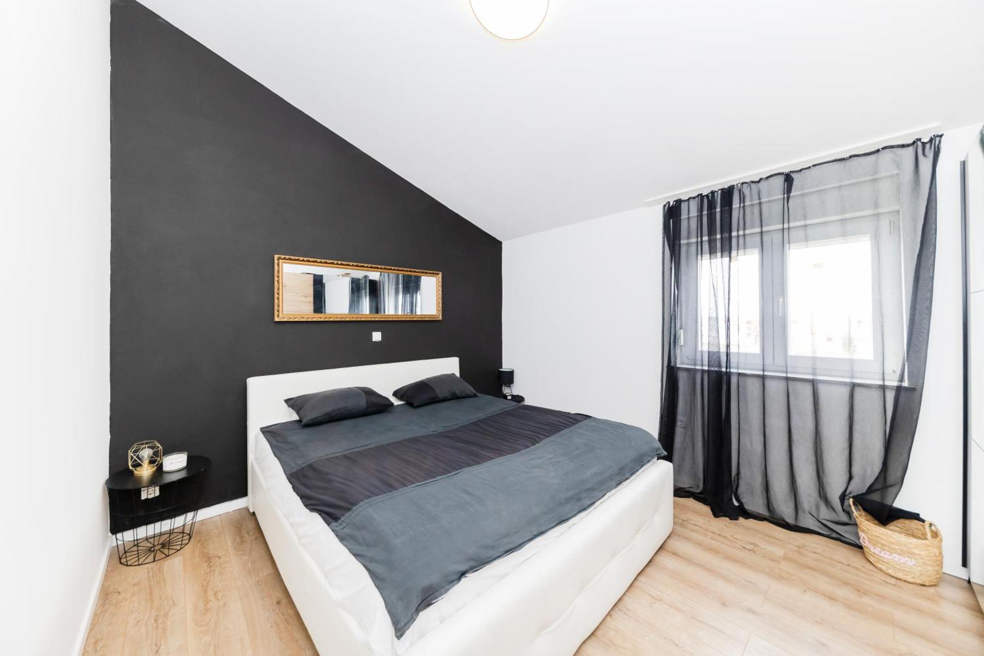 Apartment Fancy In Peaceful Area - *