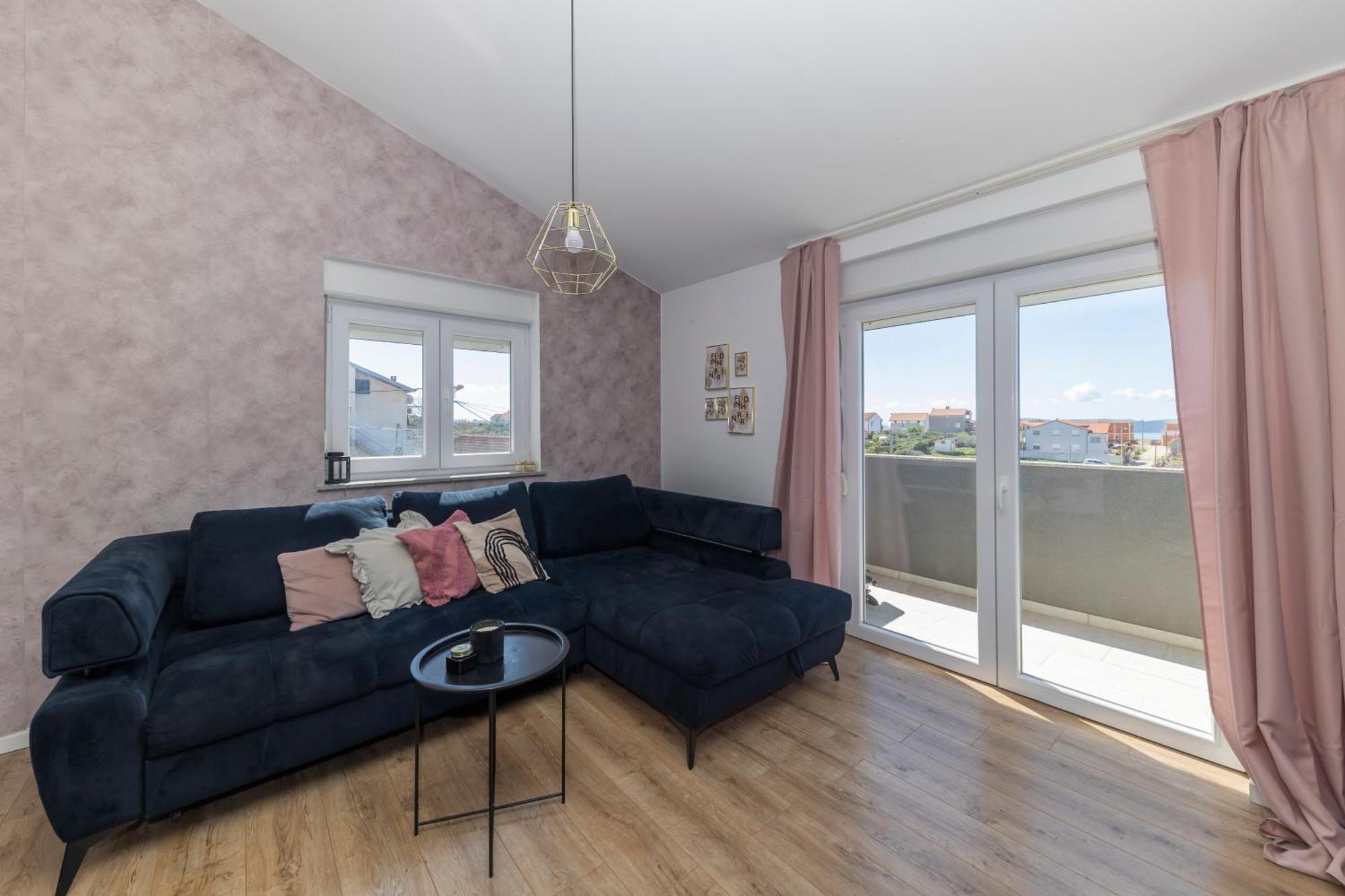 Apartment Fancy In Peaceful Area - *