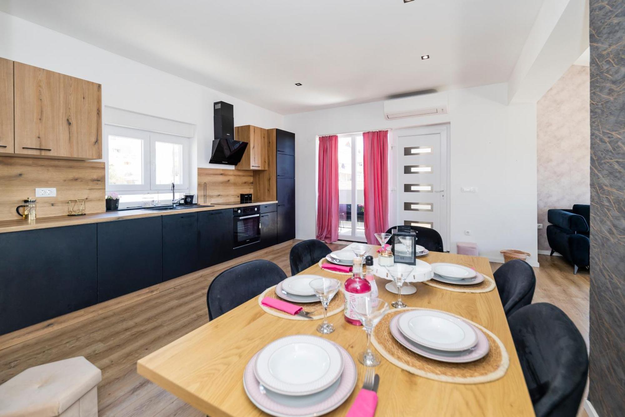 Fancy In Peaceful Area - Apartment