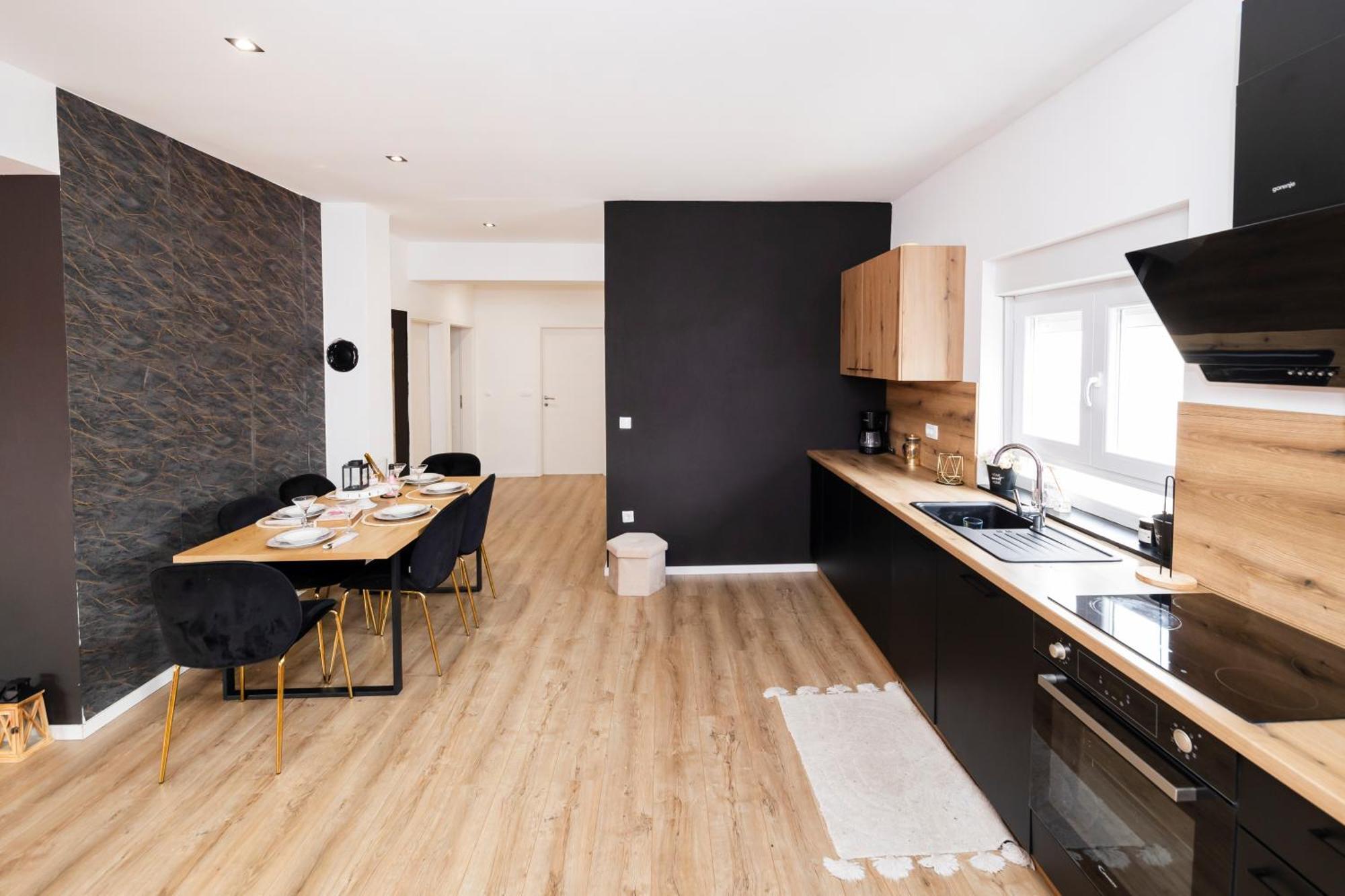 Apartment Fancy In Peaceful Area - *