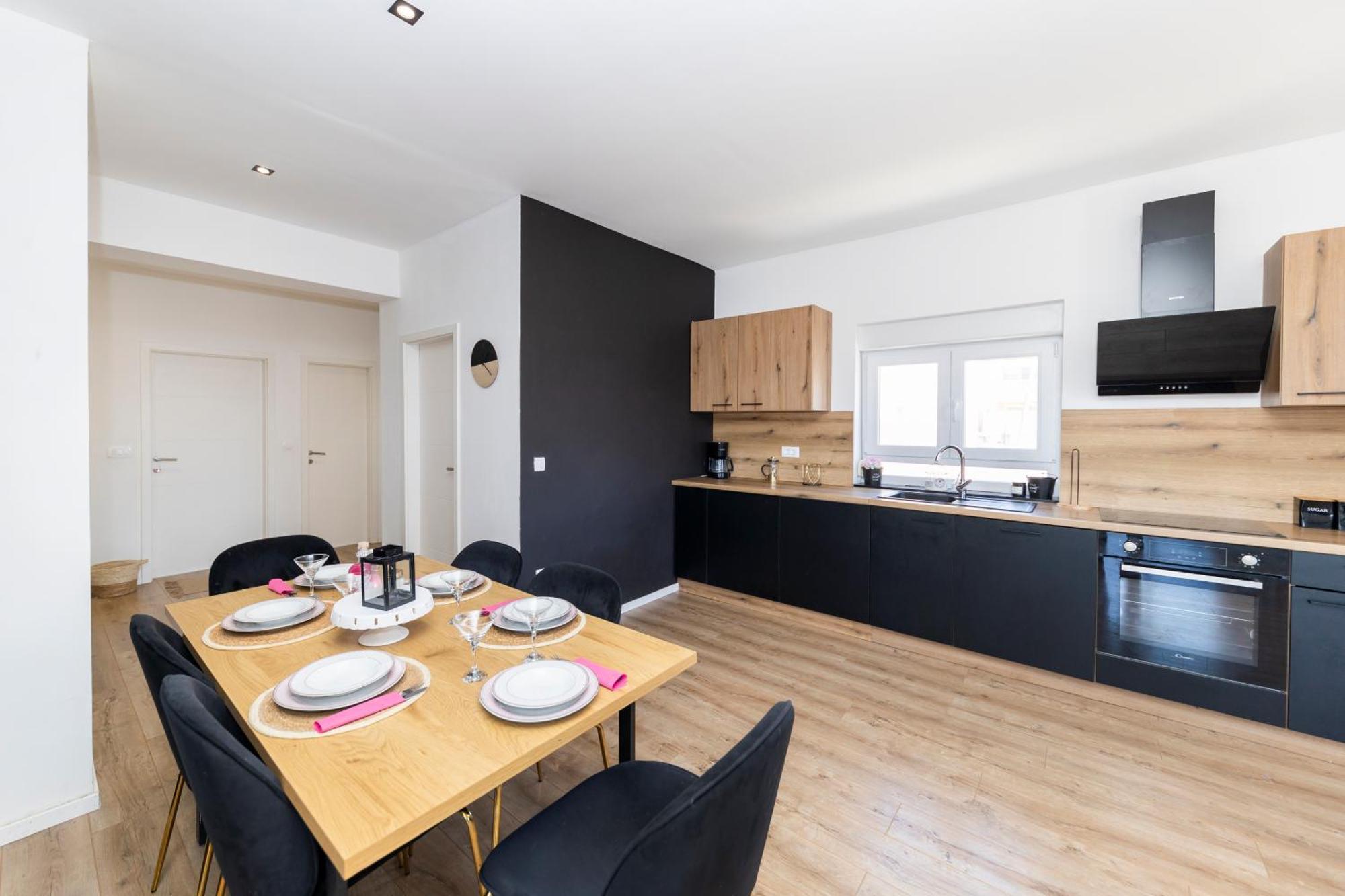 Fancy In Peaceful Area - Apartment *